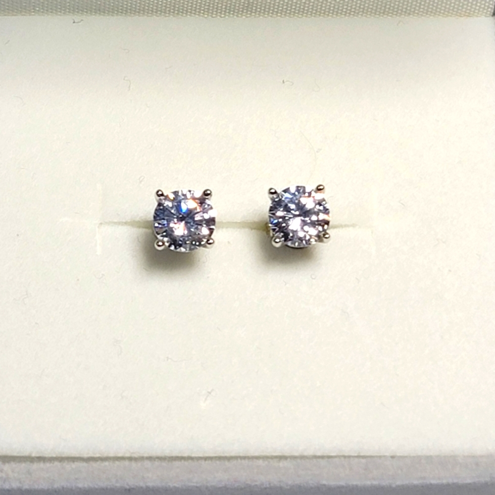 GORGEOUS 💎 2 Carat TCW Certified Moissanite Solitaire Earrings w/Paperwork - Picture 6 of 14